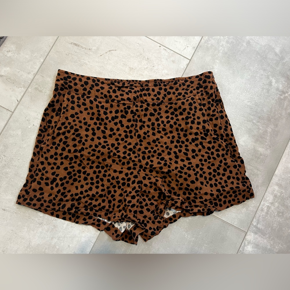 Old navy pull on animal print Medium m
